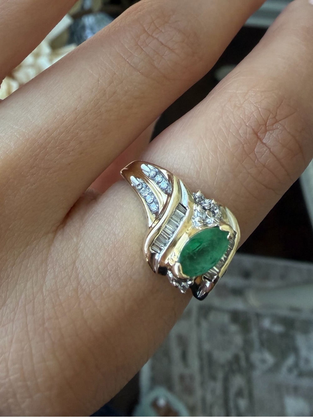 14k Solid Gold Natural Emerald and Natural Diamond Ring